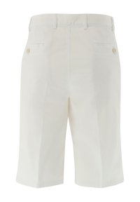 Weiße Baumwollshorts mit geradem Schnitt, ausgestattet mit zwei Gesäßtaschen mit Knopfverschluss und Gürtelschlaufen. Glatte Textur, lässiges Design.