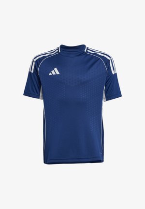 Dunkelblaues, kurzärmeliges Sportshirt mit weißen Streifen auf den Schultern, weißem Logo auf der Brust und dezentem Punktmuster auf der Vorderseite.