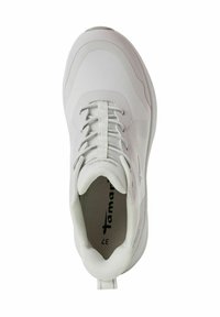 Scarpa sportiva bianca con tomaia in tessuto texture, chiusura con lacci, collarino imbottito e linguetta sul tallone; logo stampato all'interno.