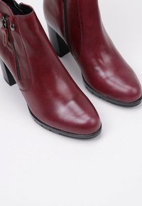Sandra Fontán Botines - burgundy