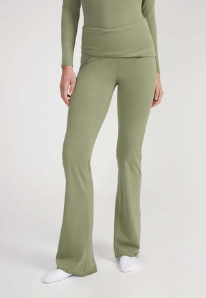 Pantaloni yoga a zampa d'elefante verde oliva realizzati in tessuto morbido ed elastico, con una vita alta e costruzione senza cuciture per un maggiore comfort.