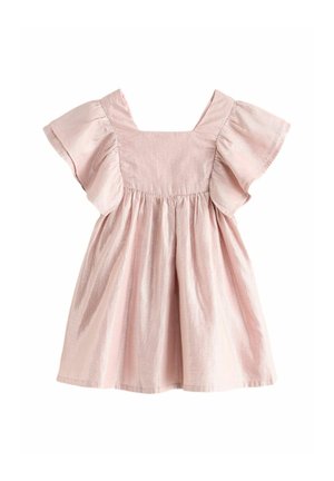 Różowa bawełniana sukienka z kwadratowym dekoltem, krótkimi rękawkami z falbanką i marszczonym talią. Tkanina ma delikatny połysk i płynną sylwetkę.