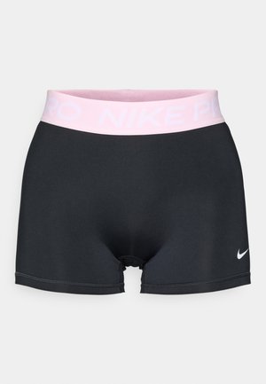 Crne sportske kratke hlače s ružičastim elastičnim pojasom na kojem je ispisan tekst "NIKE PRO". Izrađene od glatkog materijala s prošivenim detaljima i malim logom.