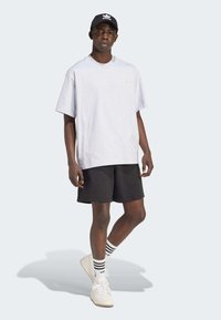 adidas Originals P ESS TEE - Navadna majica - light grey heather