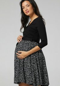 Unselected, black with small flowers