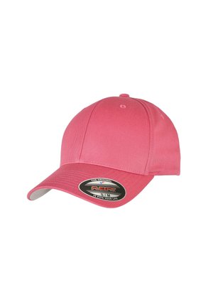 Casca de baseball roz cu o coroană rotundă, umbră curbată și etichetă Flexfit. Fabricată dintr-un material neted cu cusături tonale și spate ajustabil.