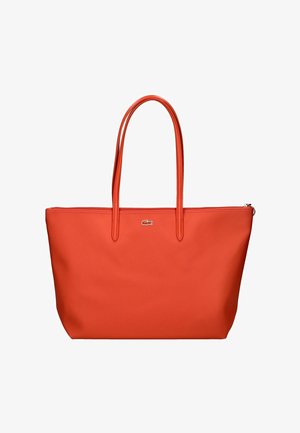 Borsa a mano arancione con una texture liscia, dotata di due manici lunghi e di un piccolo logo sulla parte anteriore. Design semplice e spazioso.