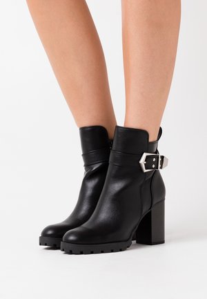 Buffalo, Bottines à talons hauts - black