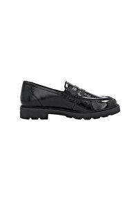 Mocassins en cuir verni noir avec un bout arrondi et une finition texturée. Ils présentent une sangle décorative à l'avant et une semelle basse et épaisse.