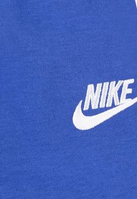 Nike Sportswear CLUB UNISEX SET - Lukuga pusa - game royal