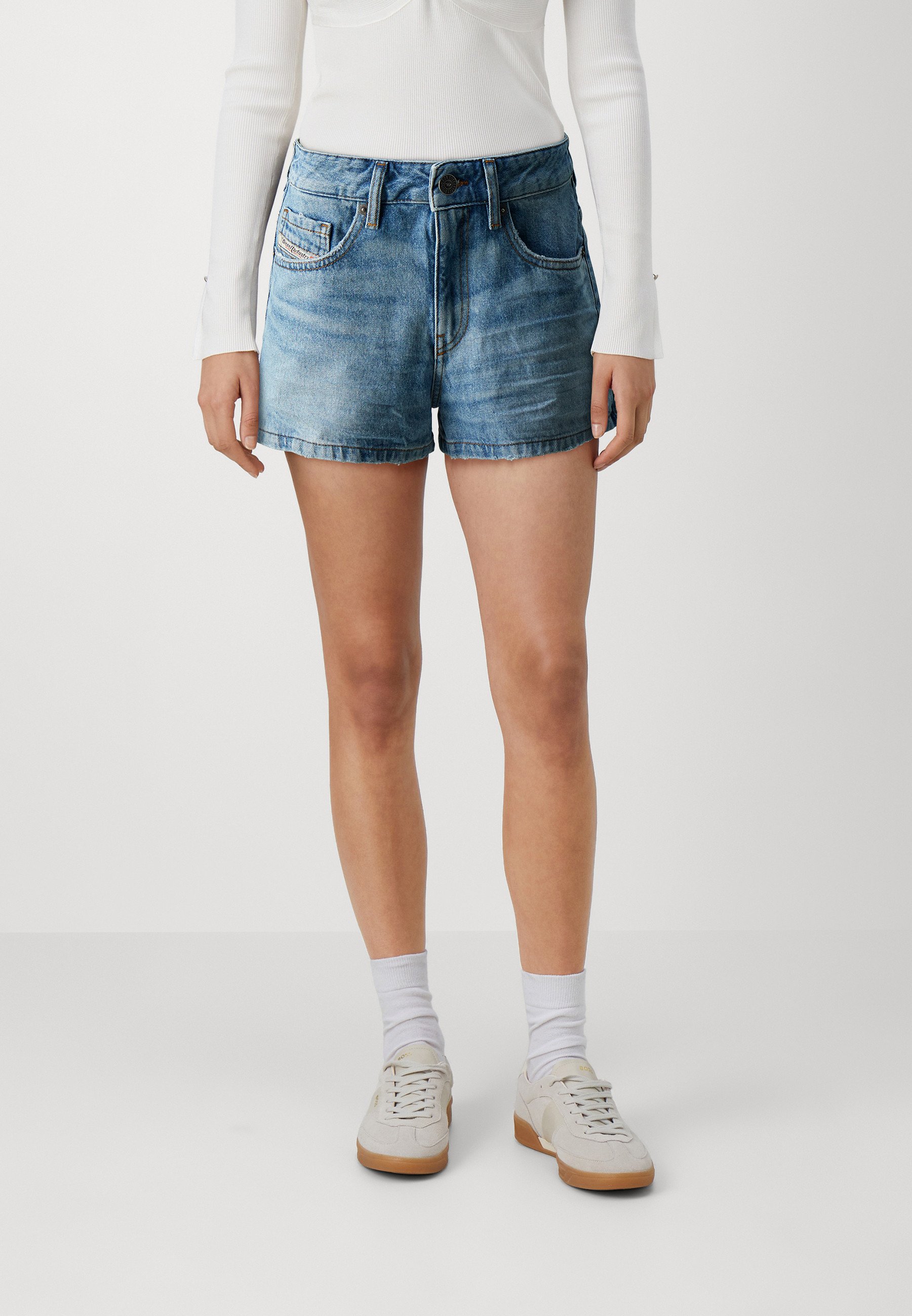 Diesel DE YUBA - Denim shorts - light blue/blue denim - Zalando