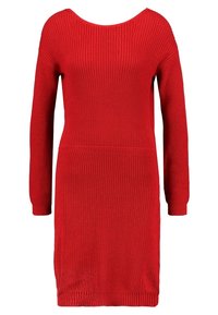 Vestido de punto rojo con escote redondeado y mangas largas. Presenta un diseño texturizado y una silueta ajustada con un dobladillo ligeramente entallado.