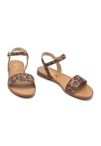 Sandały płaskie w panterkę z otwartym noskiem, regulowanym paskiem na kostkę i gładką, stonowaną bazą. Posiadają miękką podeszwę dla komfortu.