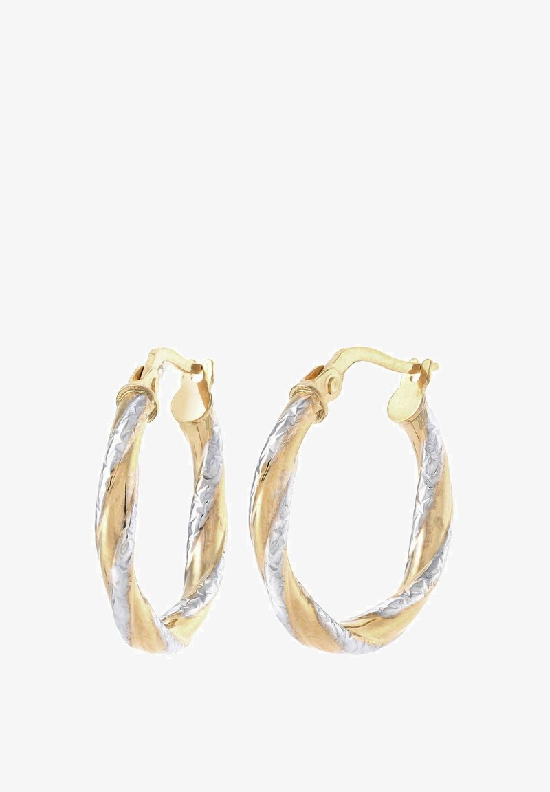 Zlaté a strieborné skrútené kruhové náušnice s textúrovaným povrchom, ktoré majú bezpečné zapínanie a hladký zakrivený dizajn.