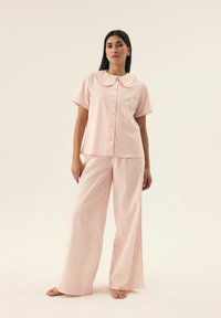 Unselected, light pink