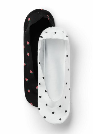 Paire de socquettes invisibles, une noire avec de petites imprimés de fraises et une blanche à pois noirs, posées à plat sur un fond blanc.