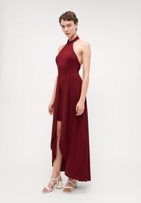 WAL G TALL YANNY HALTER NECK BODYCON - Trikoomekko - cherry wine