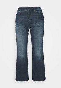 Jeans de mezclilla en azul oscuro con diseño de pierna acampanada, que cuentan con una cintura alta, botón de metal y cinco bolsillos. Textura suave con un leve desgaste.