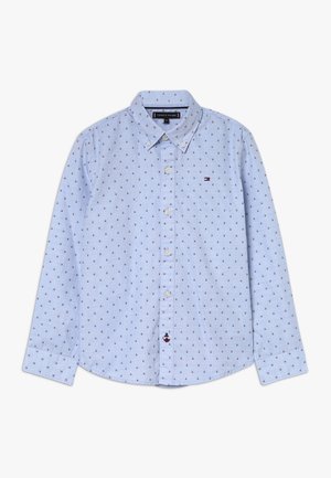 Camicia a maniche lunghe azzurro chiaro con colletto button-down, caratterizzata da un piccolo motivo a puntini rossi e blu navy ripetuto e dettaglio logo all'orlo.
