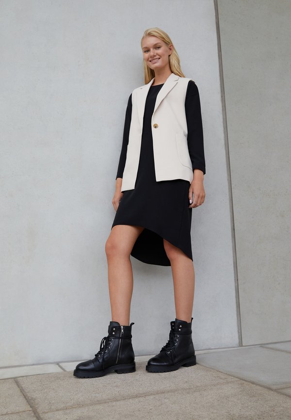 JANA - Platform ankle boots