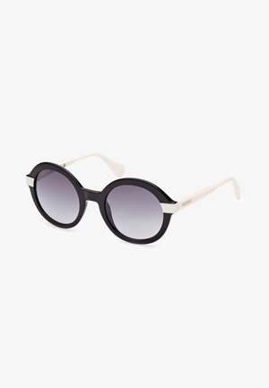 Schwarze Kunststoffsonnenbrille mit grauen verlaufenden Gläsern, übergroßer runder Form, weißen Bügeln und einer leichten Wellenverzierung an der Oberseite.