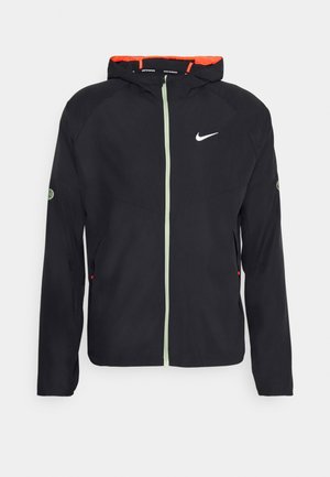 MILER - Běžecká bunda - black/bright crimson/honeydew/silver