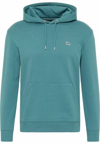 Sudadera verde azulado hecha de tejido suave, con un bolsillo frontal, capucha ajustable con cordón, puños acanalados y un pequeño logo bordado.