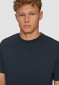 QS MIT LOGO - T-shirt basic - dunkelblau