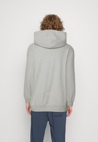 Levi's® GOLD TAB HOODIE - Majica s kapuljačom - medium vintage grey