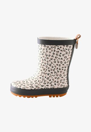 Kindergerechter Regenstiefel bis zur Mitte der Wade mit schwarzem und pinkem Leopardenmuster, schwarzem Rand oben und an der Sohle sowie einer orange-braunen strukturierten Laufsohle.