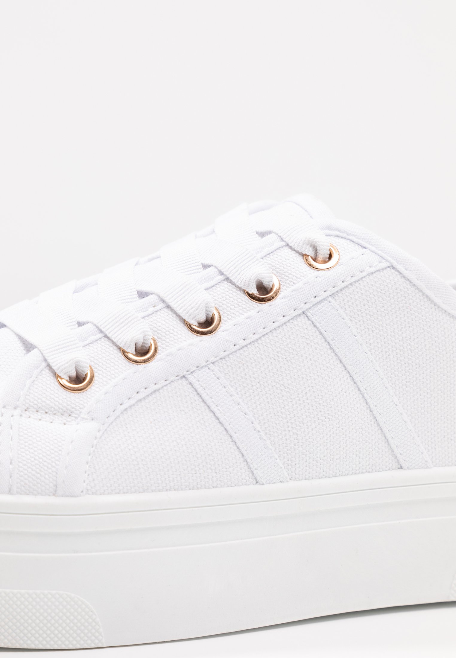 white sneakers cotton on