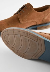 Next DERBY  - REGULAR FIT - Fűzős cipők - tan brown