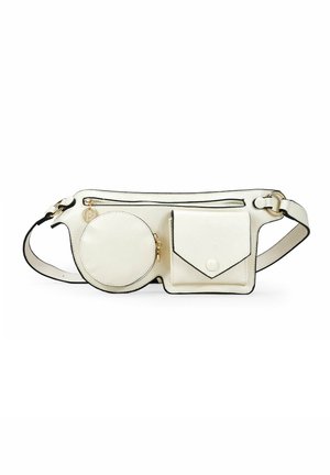 Bolso de cinturón de cuero blanco con ribete negro, que cuenta con un bolsillo frontal con cremallera, un estuche circular y un pequeño bolsillo con solapa y cierre a presión.