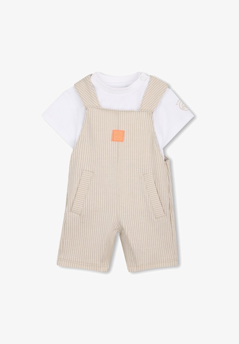 Salopette pour tout-petit à rayures beige et blanches avec poches avant, assortie à une chemise blanche à manches courtes avec un bouton-pression à l'épaule.