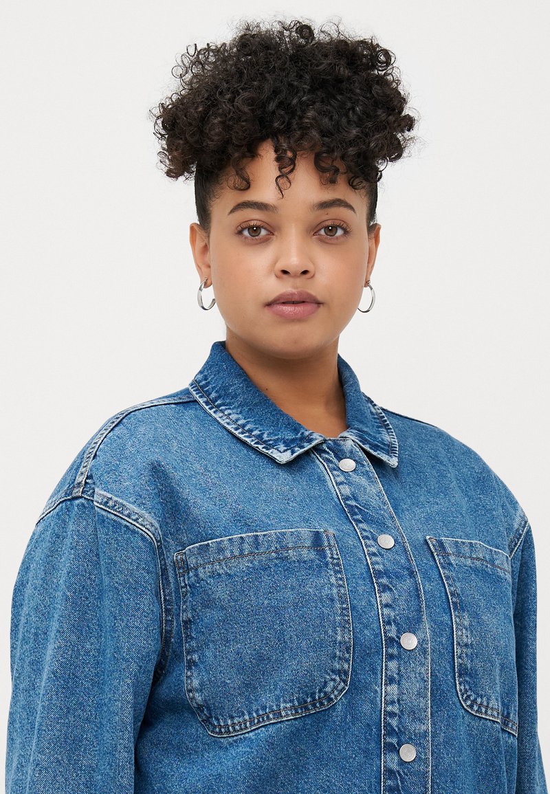 Noisy May NMALVA SHACKET - Camicia - medium blue denim/blu denim