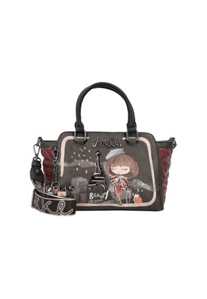 Schwarze und burgunderfarbene Handtasche mit einem gesteppte Textur, die ein Cartoon-Design eines Mädchens und des Eiffelturms zeigt. Enthält einen abnehmbaren Gurt.