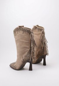 Alma en Pena Botas de tacón - brown