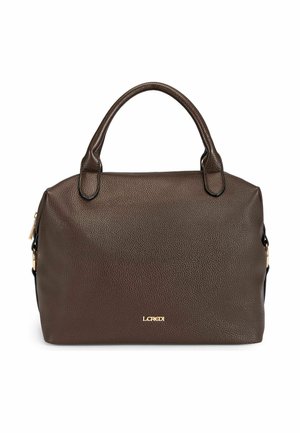 Sac à main en cuir texturé marron foncé avec deux anses et logo de marque doré centré sur le devant, sur fond blanc.
