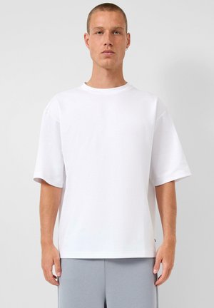 LOOSE FIT MIT LOGOSTICKEREI - T-shirt basique - weiß