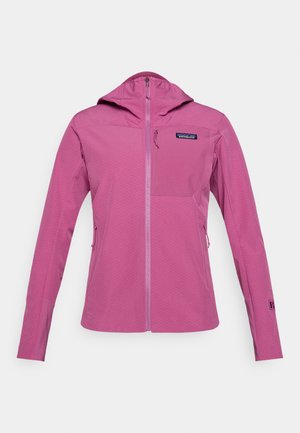 Roosa kapuutsiga jope, millel on esiosas lukk, rinnatasku ja siksak-kujuline tekstuur. Kerge materjal ja pikad varrukad.