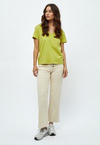 Desires DEDANNON TEE - Základné tričko - pear green