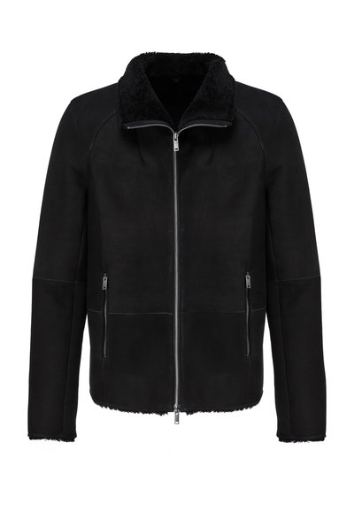 Schwarze Jacke aus Wildleder mit einem weichen Kragen, Reißverschluss vorne und seitlichen Reißverschlusstaschen. Charakterisiert durch ein klares, modernes Design und einen verkürzten Saum.