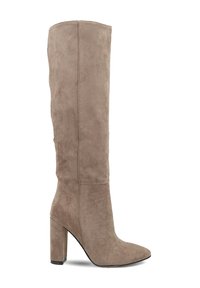 Stivale al ginocchio con tacco alto in suede marrone chiaro, con punta affusolata e tacco spesso, caratterizzato da una texture liscia e pulita.