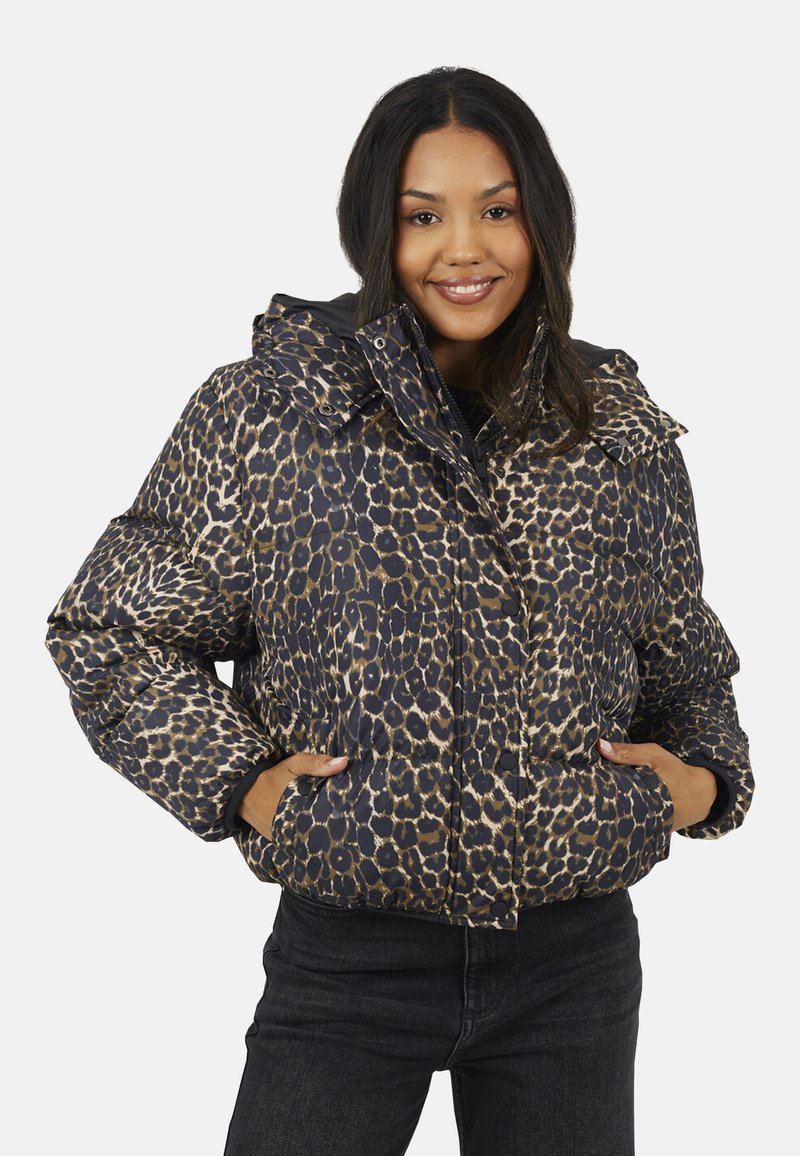 Doudoune à imprimé léopard avec un mélange de couleurs bleu foncé et beige. Comprend une capuche, une fermeture éclair et des poches latérales.
