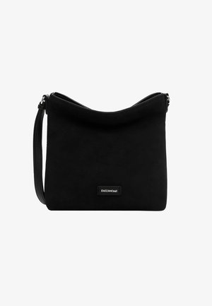 Schwarze Schultertasche mit weicher Textur, breitem Träger und kleinem rechteckigem Logopatch mit der Aufschrift "EMILY & NOAH" auf der Vorderseite.