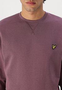 Lyle & Scott CREW NECK - Sportska majica - highland mauve