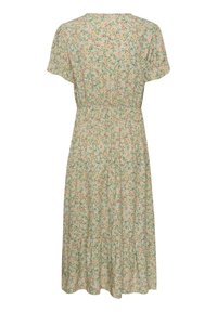 Cvečna obleka iz svetlo zelene tkanine z nabranim pasom, kratkimi rokavi in večplastnim krilom. Opremljena je z vzorci rož v roza, rumeni in vijolični barvi.