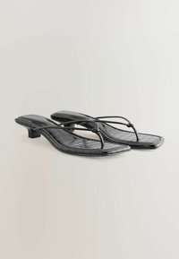 T-rihmaga sandaalid - black
