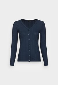 Mörkblå ribbad stickad långärmad kofta med V-ringning och sju framknappar, uppvisad på en enkel ljus bakgrund.