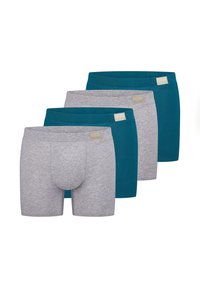Vier Paare von Herren-Boxershorts in abwechselnd grauen und türkisfarbenen Farben, in einer versetzten Reihe angeordnet, mit sichtbaren Markentags.